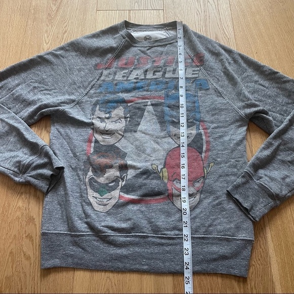 DC Comics Justice League crewneck sweatshirt - Picture 11 of 14